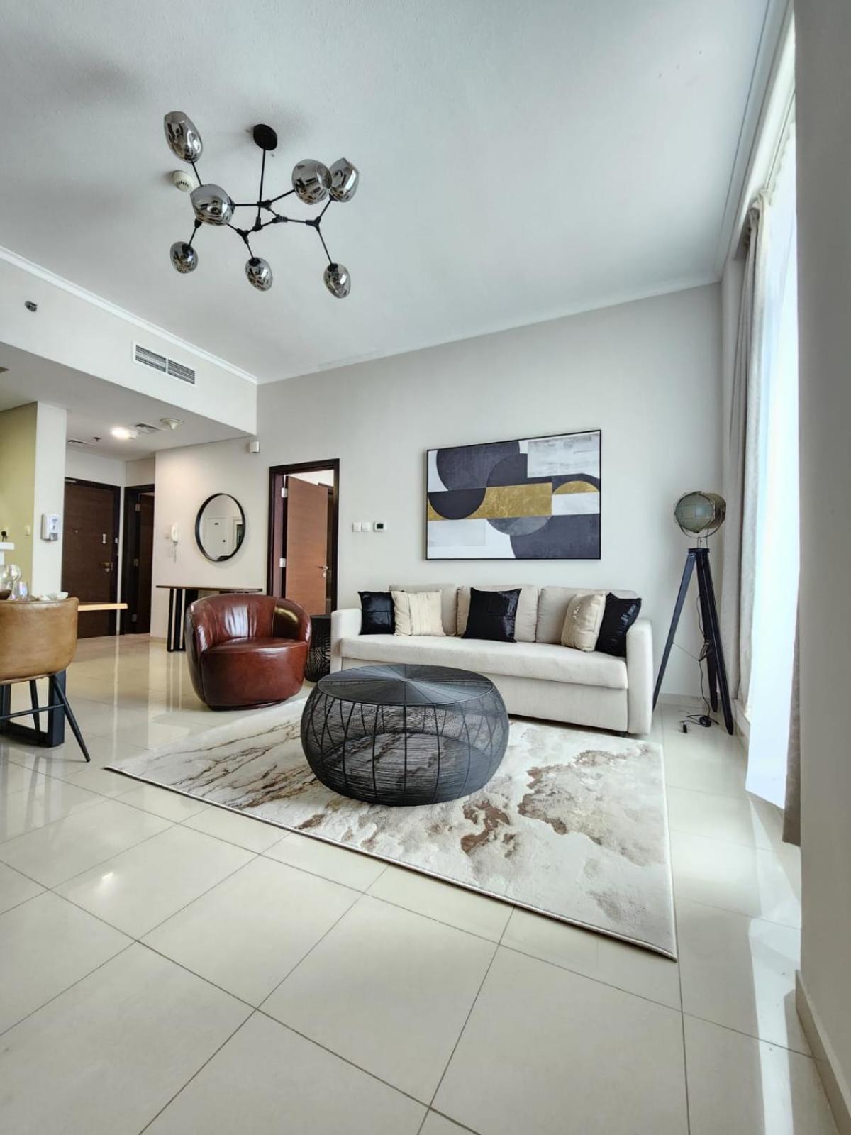 Nasma Luxury - Marina-view Oasis With Balcony Steps From The Sea अपार्टमेंट Dubai